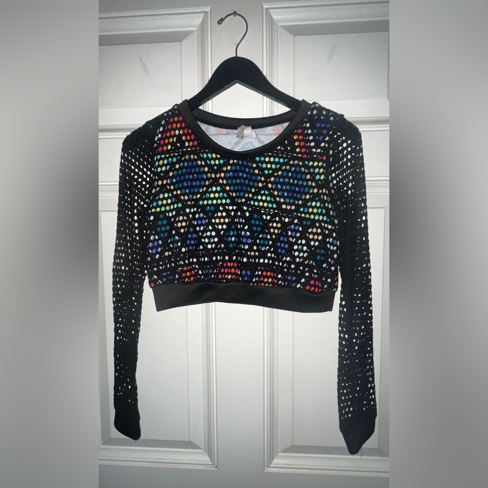 Colorful geometric crop top with hole designs